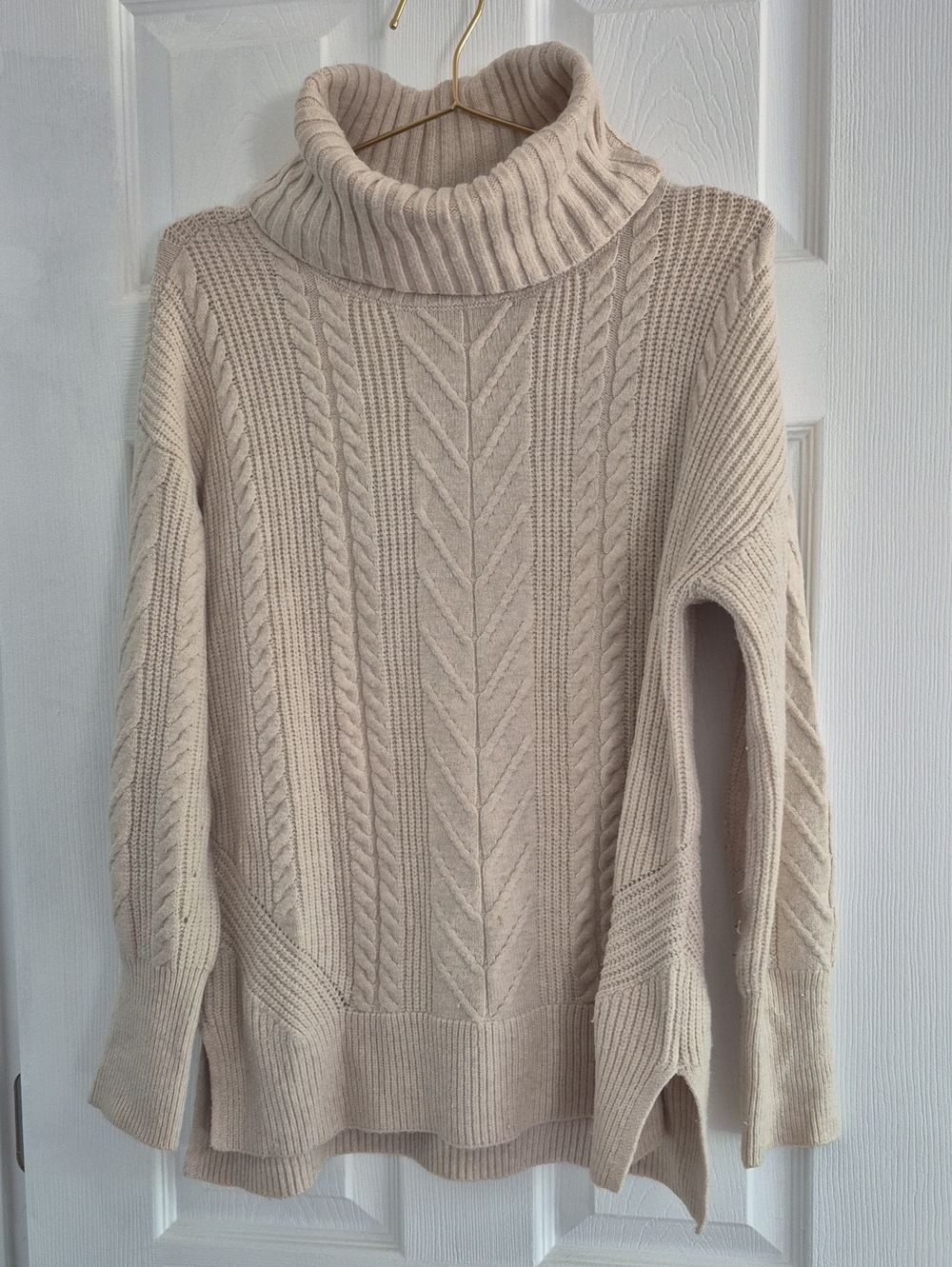Elie Tahari Cream Cable-Knit Turtleneck Sweater